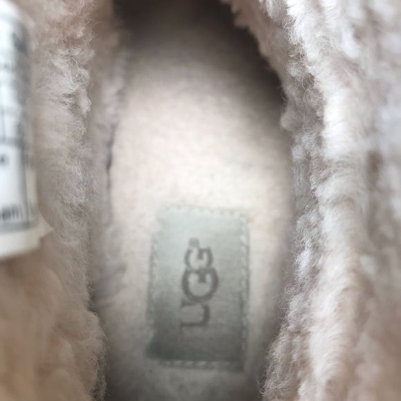 UGG BOOTS - Picture 8 of 11